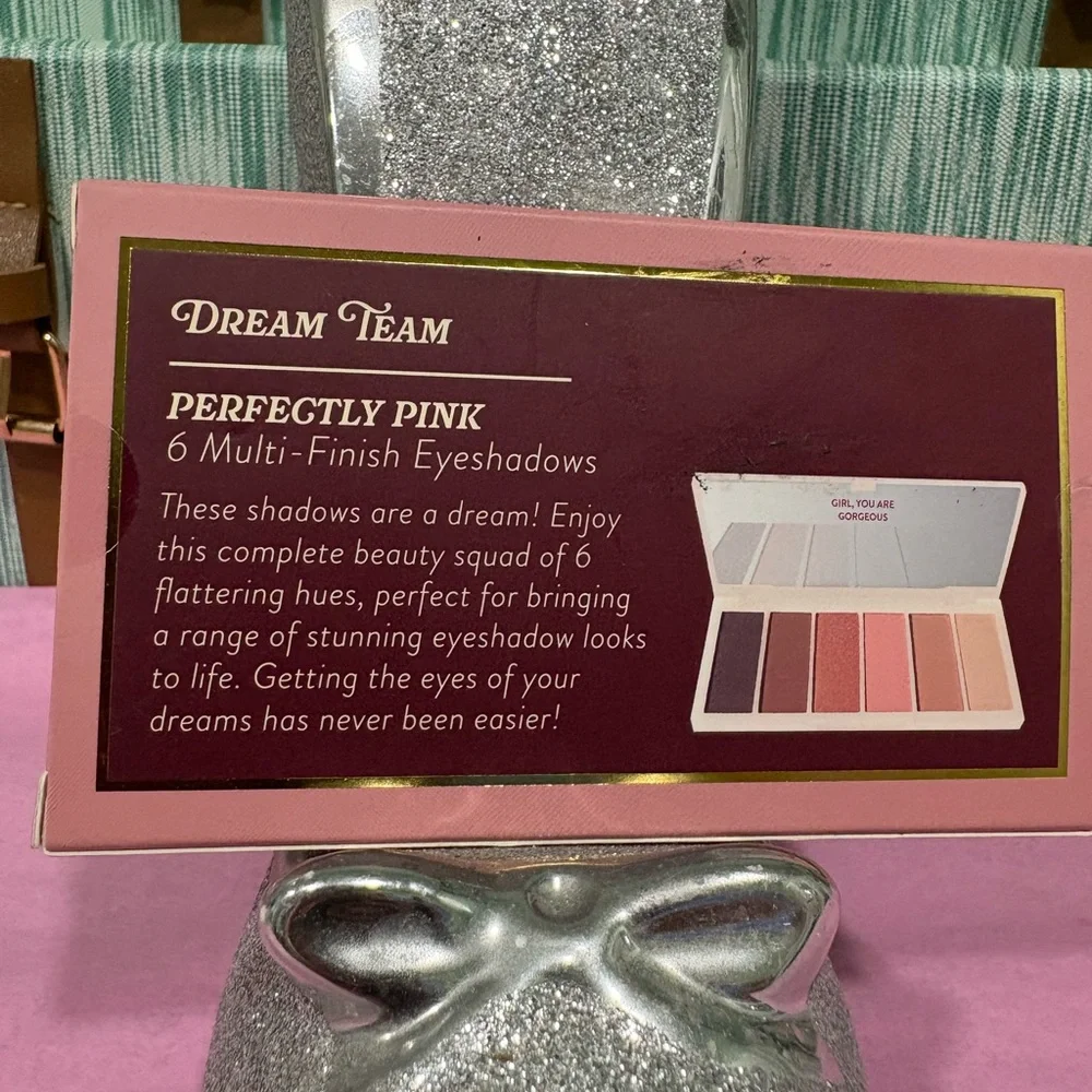 Laura Geller Eyeshadow Palette with Rich Browns and Shimmering Golds